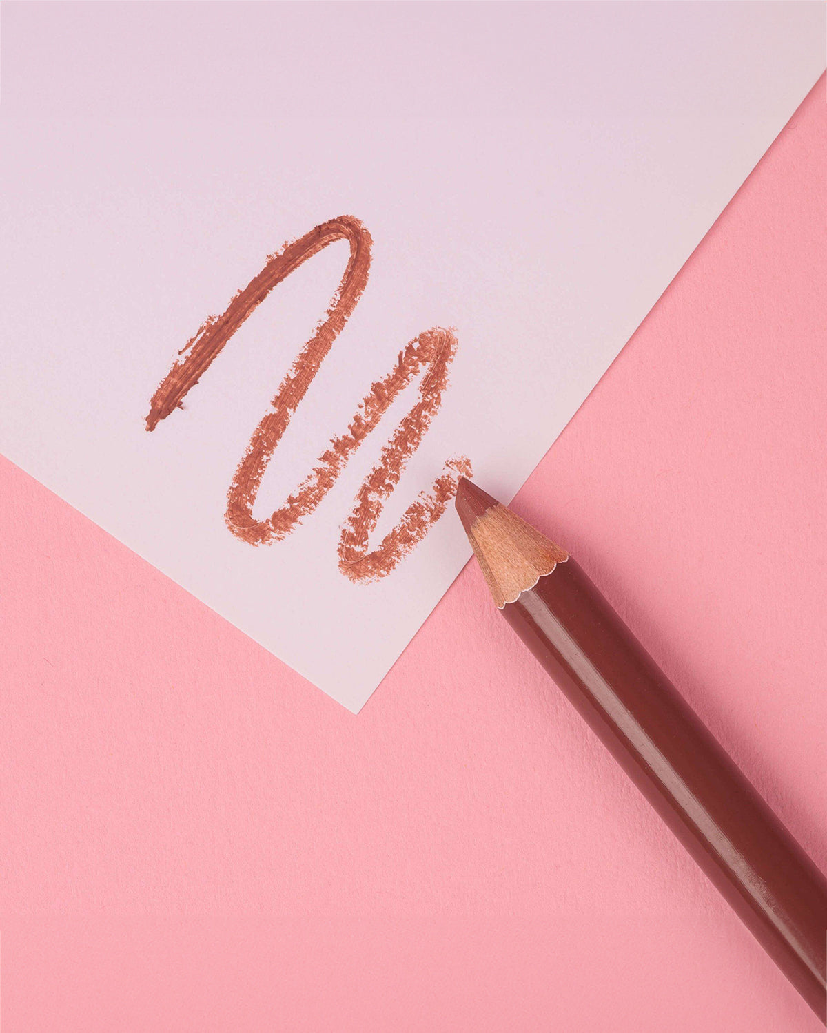 Lip pencil No.4 "Light brown"